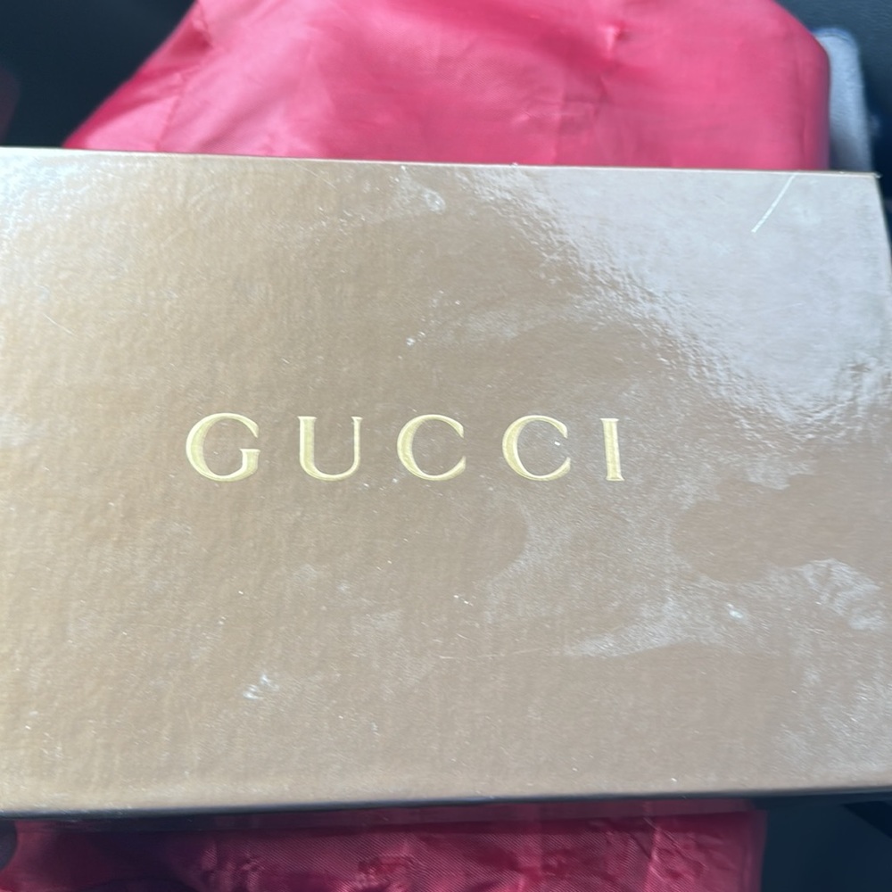 GUCCI SIGNATURE MITTENS SIZE 8 - Picture 2 of 3